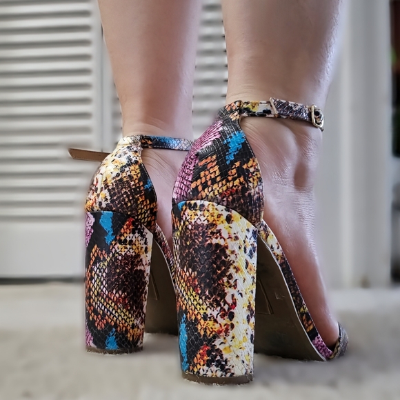 [SOLD]Multi-Color Snake Patterned Block Heels - Picture 2 of 5